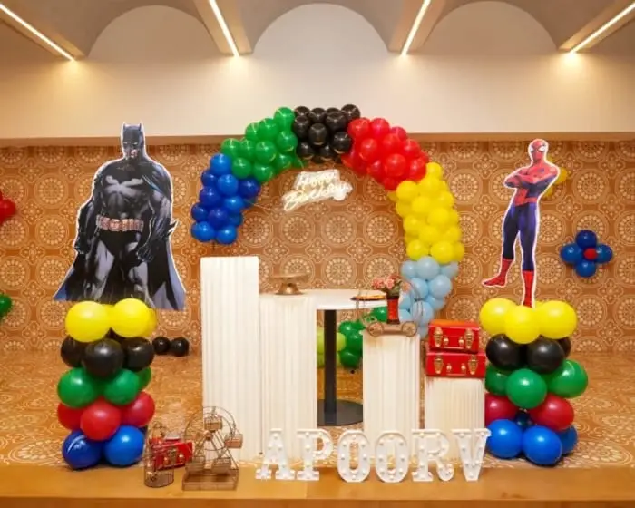 Spectacle Super Hero Birthday Ring Decor